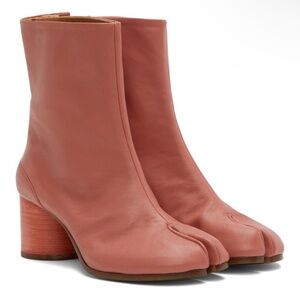 Maison Martin Margiela Tabi Boots in Antique Pink Rose Dawn Color size 39